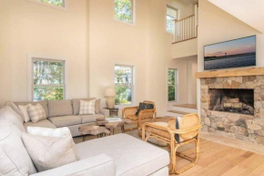 Luxurious 5BR Retreat Steps from the Waterfront